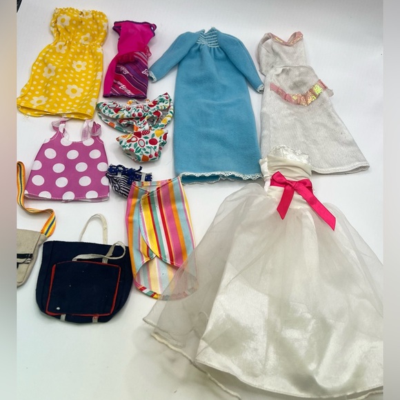 Assorted Doll Clothes Set that‎ can fit Barbie. - Picture 12 of 16